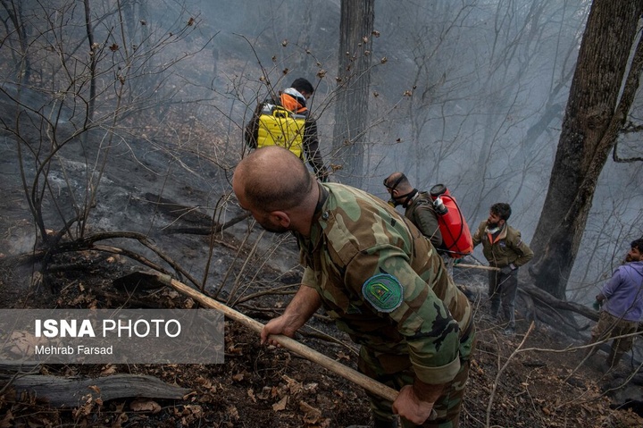 عملیات مهار آتش‌سوزی مناطق کوهستانی روستاهای دلیر و الیت
