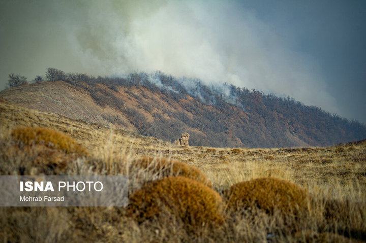 عملیات مهار آتش‌سوزی مناطق کوهستانی روستاهای دلیر و الیت