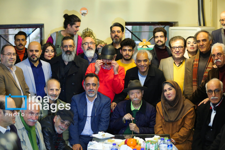 چند عکس از زندگی هادی مرزبان