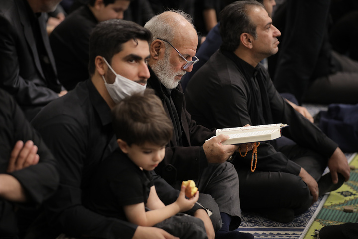 مراسم عزاداری شام شهادت حضرت فاطمةالزهرا سلام‌الله‌علیها در حسینیه امام خمینی(ره)