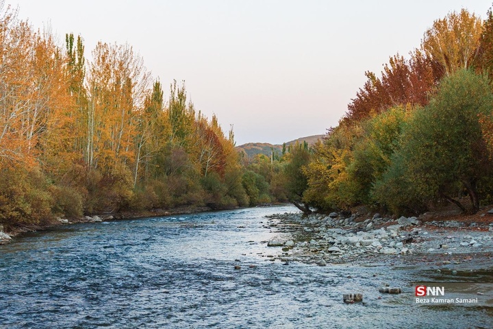 طبیعت پاییزی حاشیه زاینده رود در شهرستان سامان