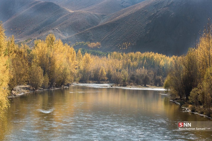 طبیعت پاییزی حاشیه زاینده رود در شهرستان سامان