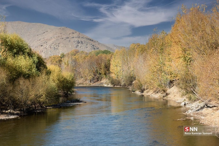 طبیعت پاییزی حاشیه زاینده رود در شهرستان سامان
