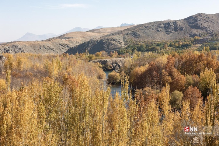 طبیعت پاییزی حاشیه زاینده رود در شهرستان سامان