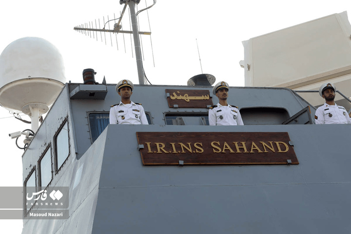 رونمایی و الحاق ناوشکن و پایگاه شناوری جدید به نیروی دریایی ارتش