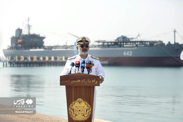 رونمایی و الحاق ناوشکن و پایگاه شناوری جدید به نیروی دریایی ارتش