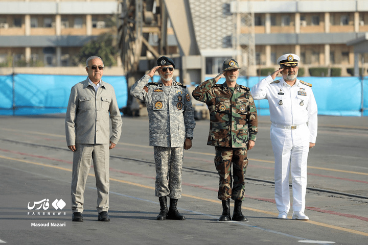 رونمایی و الحاق ناوشکن و پایگاه شناوری جدید به نیروی دریایی ارتش