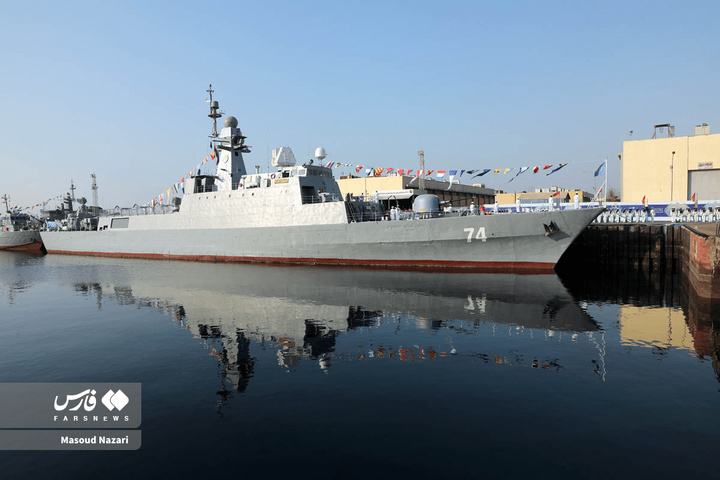 رونمایی و الحاق ناوشکن و پایگاه شناوری جدید به نیروی دریایی ارتش