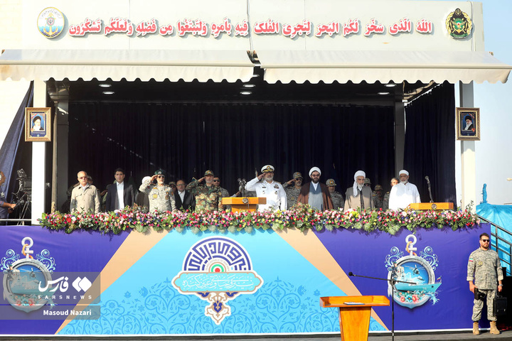 رونمایی و الحاق ناوشکن و پایگاه شناوری جدید به نیروی دریایی ارتش