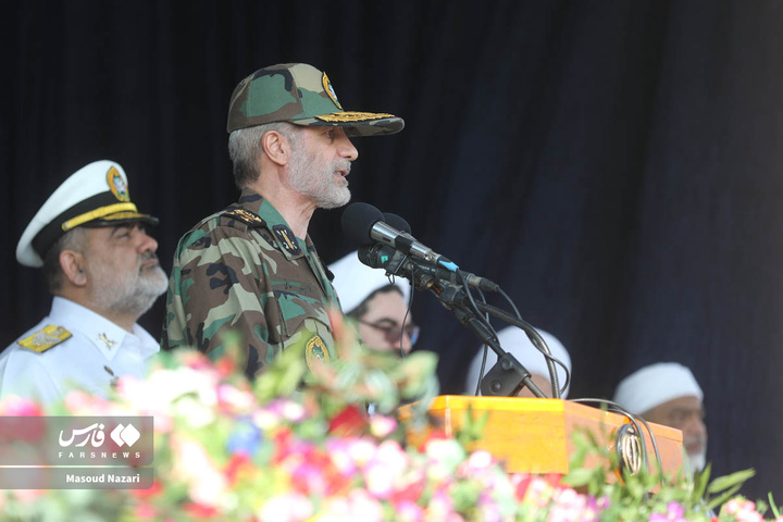 رونمایی و الحاق ناوشکن و پایگاه شناوری جدید به نیروی دریایی ارتش