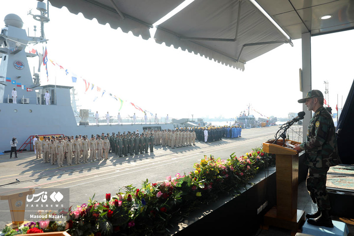 رونمایی و الحاق ناوشکن و پایگاه شناوری جدید به نیروی دریایی ارتش