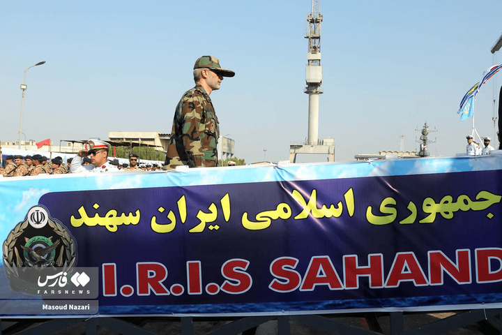 رونمایی و الحاق ناوشکن و پایگاه شناوری جدید به نیروی دریایی ارتش