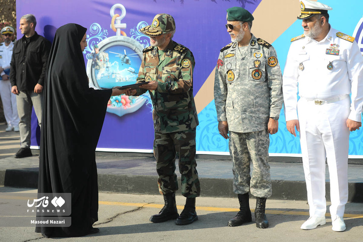 رونمایی و الحاق ناوشکن و پایگاه شناوری جدید به نیروی دریایی ارتش