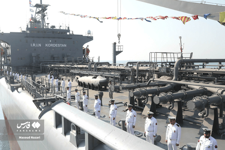 رونمایی و الحاق ناوشکن و پایگاه شناوری جدید به نیروی دریایی ارتش