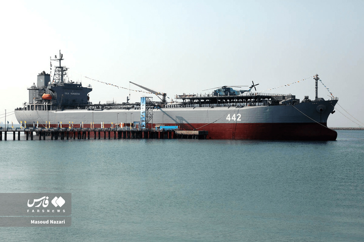 رونمایی و الحاق ناوشکن و پایگاه شناوری جدید به نیروی دریایی ارتش