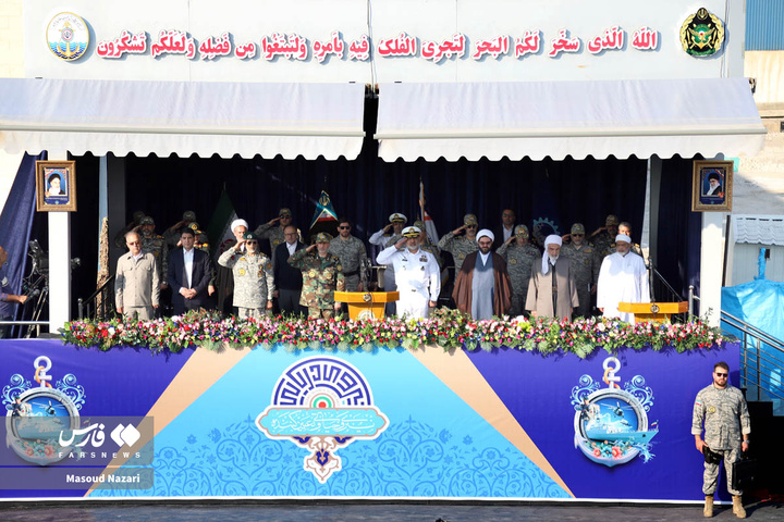 رونمایی و الحاق ناوشکن و پایگاه شناوری جدید به نیروی دریایی ارتش