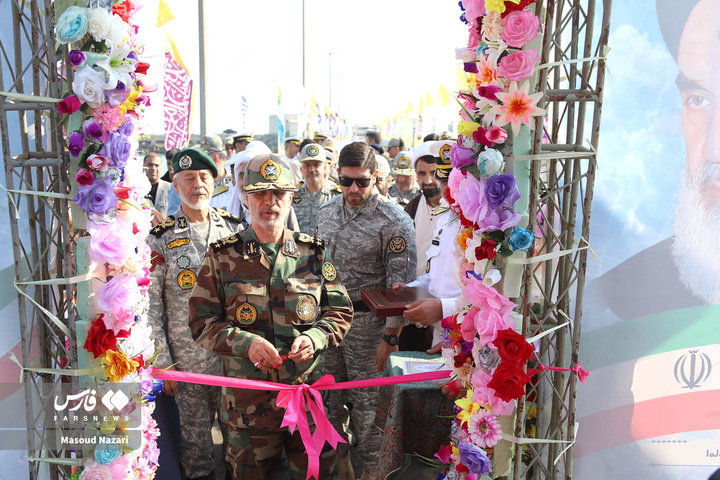 رونمایی و الحاق ناوشکن و پایگاه شناوری جدید به نیروی دریایی ارتش