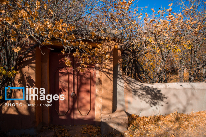 پاییز بی‌عابر ابیانه