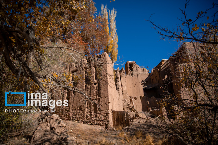 پاییز بی‌عابر ابیانه