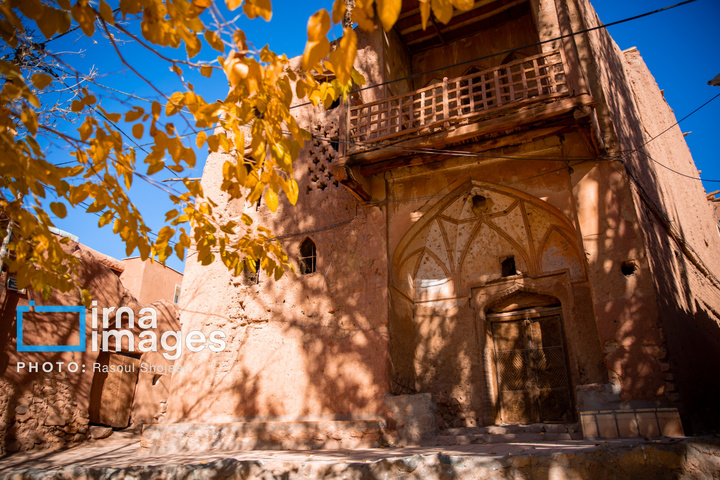 پاییز بی‌عابر ابیانه