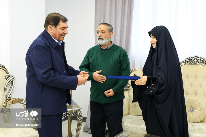 دیدار مشاور رهبر انقلاب با خانواده شهید جنگ دوازده‌روزه