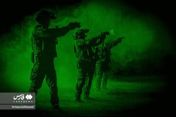 تمرین تخصصی رزم در جنگل توسط یگان ویژۀ فاتحین