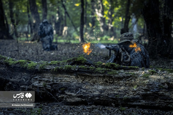 تمرین تخصصی رزم در جنگل توسط یگان ویژۀ فاتحین
