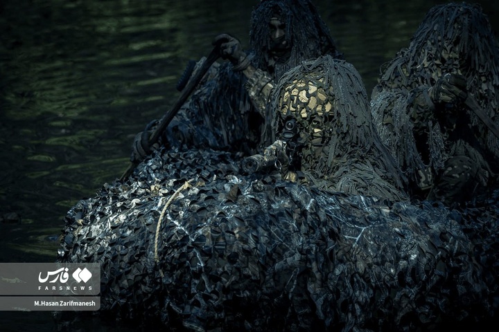 تمرین تخصصی رزم در جنگل توسط یگان ویژۀ فاتحین