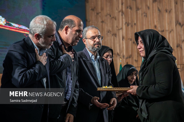 تجلیل از مادران و همسران شهدای جنگ ۱۲ روزه