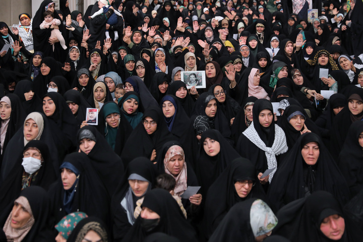مراسم جشن میلاد حضرت زهرا سلام‌الله‌علیها در حسینیه امام خمینی(ره) با حضور رهبر انقلاب