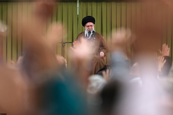 مراسم جشن میلاد حضرت زهرا سلام‌الله‌علیها در حسینیه امام خمینی(ره) با حضور رهبر انقلاب