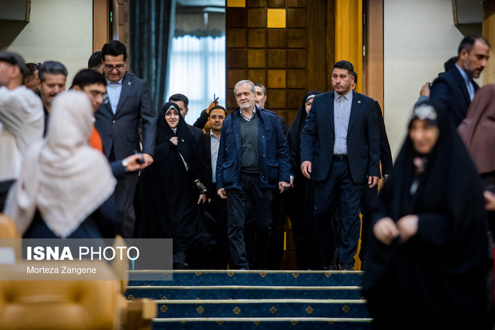 آیین گرامیداشت «روز زن و مقام مادر»
