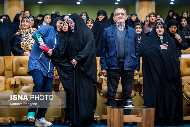 آیین گرامیداشت «روز زن و مقام مادر»