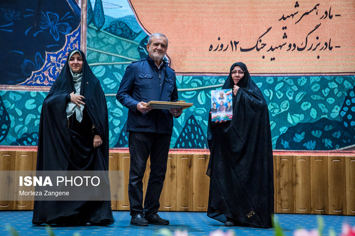 آیین گرامیداشت «روز زن و مقام مادر»