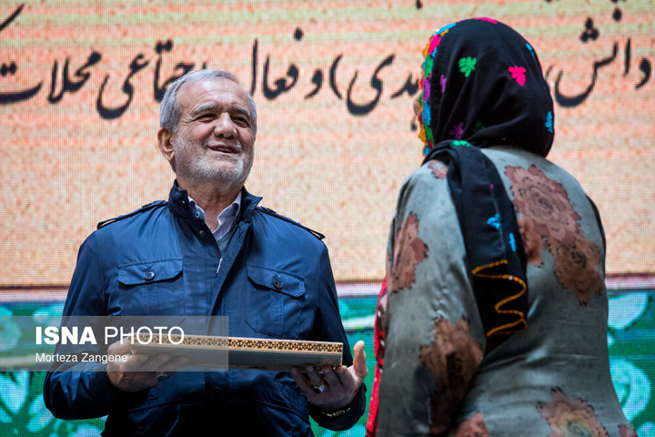 آیین گرامیداشت «روز زن و مقام مادر»