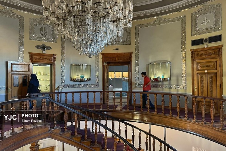 موزهٔ آبگینه و سفالینه‌های ایران