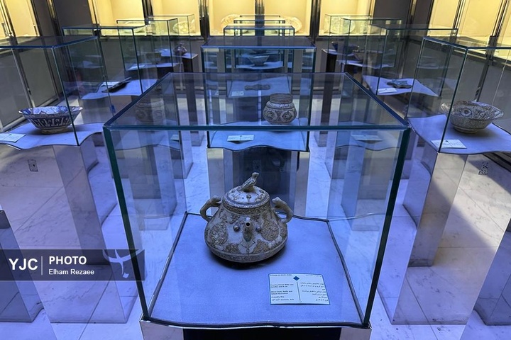 موزهٔ آبگینه و سفالینه‌های ایران