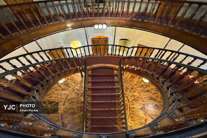 موزهٔ آبگینه و سفالینه‌های ایران