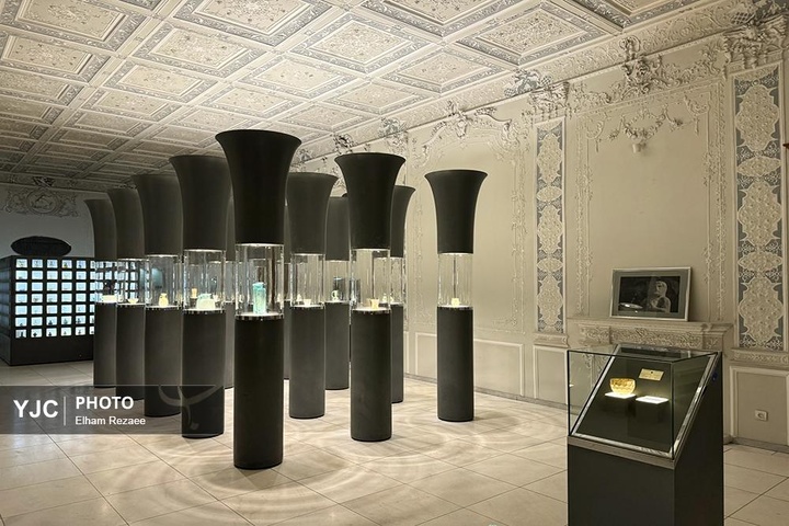 موزهٔ آبگینه و سفالینه‌های ایران