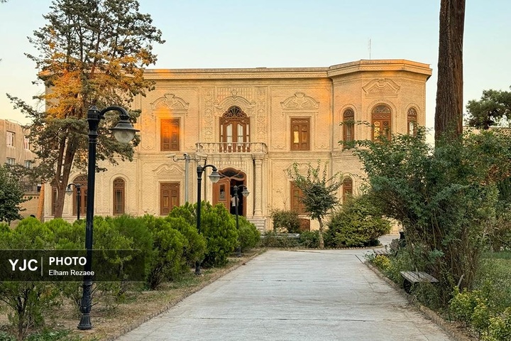 موزهٔ آبگینه و سفالینه‌های ایران