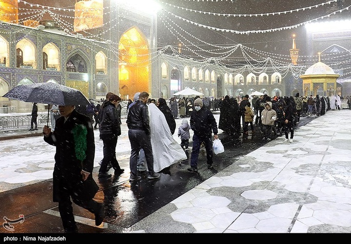 بارش برف در حرم مطهر رضوی
