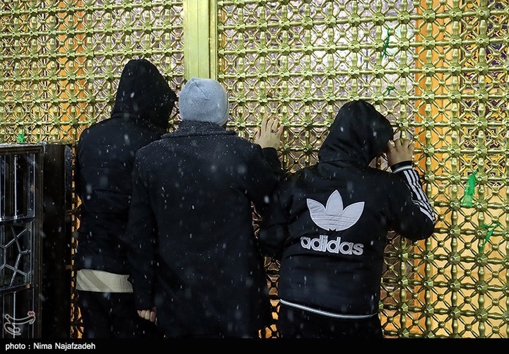 بارش برف در حرم مطهر رضوی