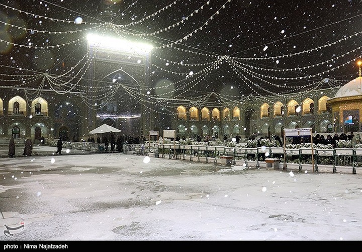 بارش برف در حرم مطهر رضوی