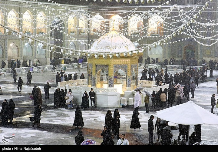 بارش برف در حرم مطهر رضوی