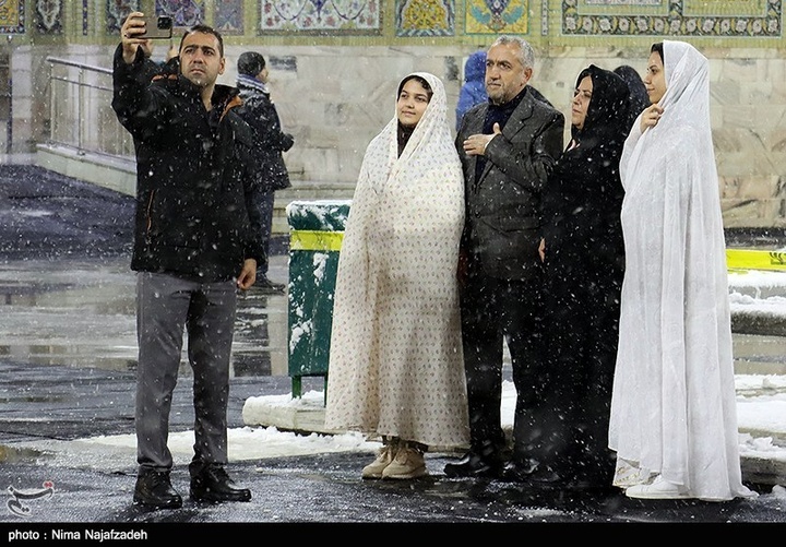 بارش برف در حرم مطهر رضوی