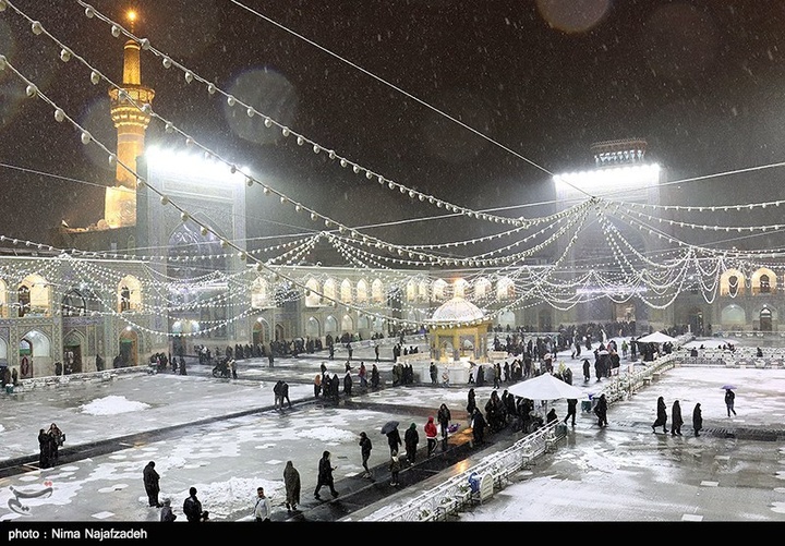 بارش برف در حرم مطهر رضوی