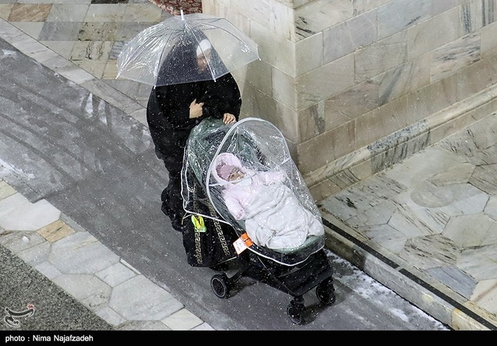 بارش برف در حرم مطهر رضوی