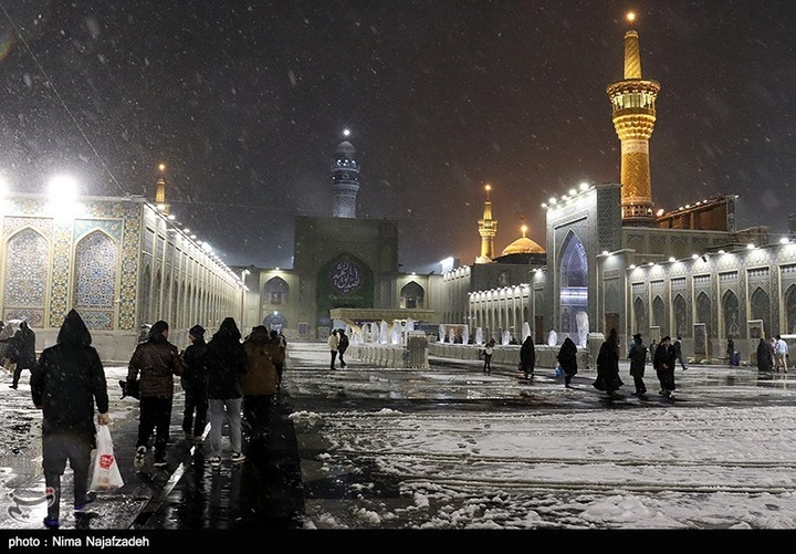 بارش برف در حرم مطهر رضوی
