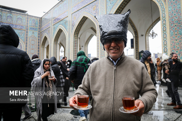 پذیرایی از زائران در چایخانه های حرم مطهر امام رضا علیه السلام