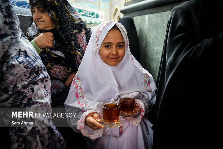 پذیرایی از زائران در چایخانه های حرم مطهر امام رضا علیه السلام
